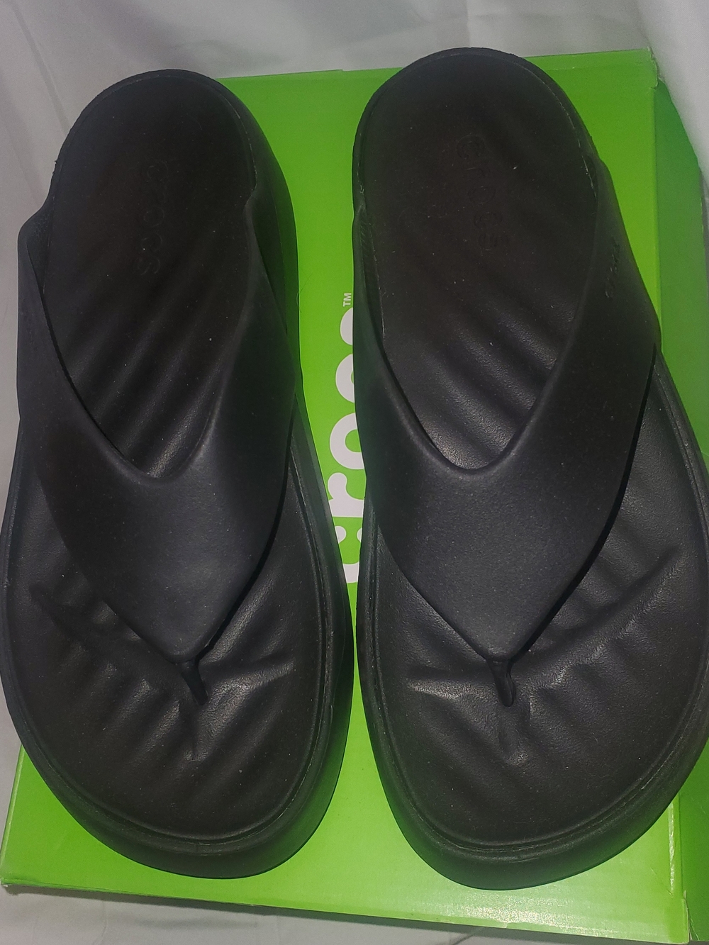 Croc's Women's Black Platform Flip Flop Sandals - Padded Comfort